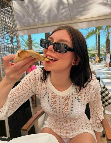 emyraine nudes model archive