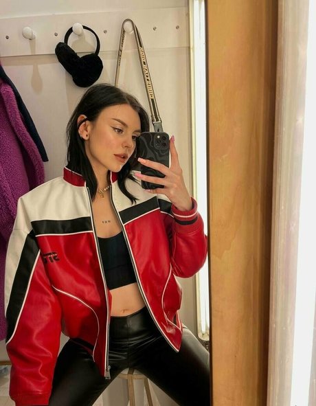 emyraine art pornstar pictures