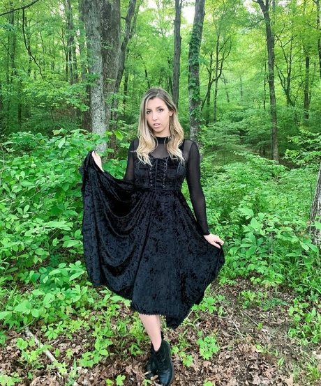 Abigail Cristea sexy actress img