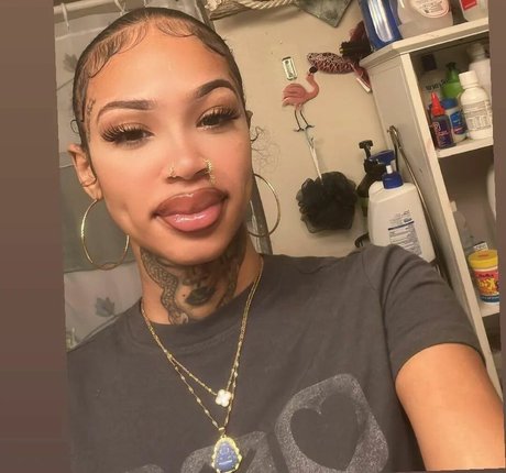 Cynthia Rose art star photo