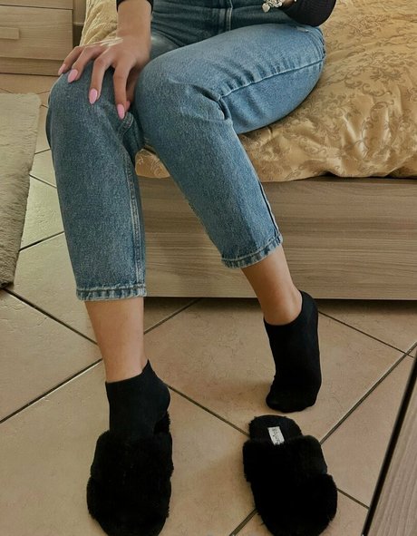 clomaj nude actress img