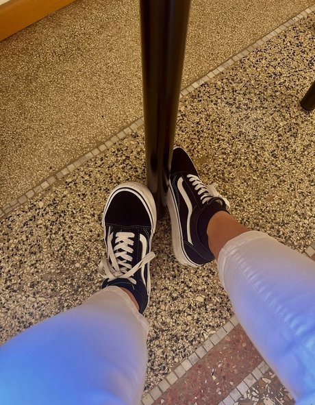 clomaj model sexy photos