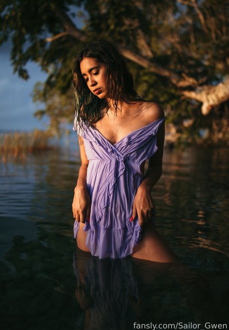 Sailor Gwen naked model photo