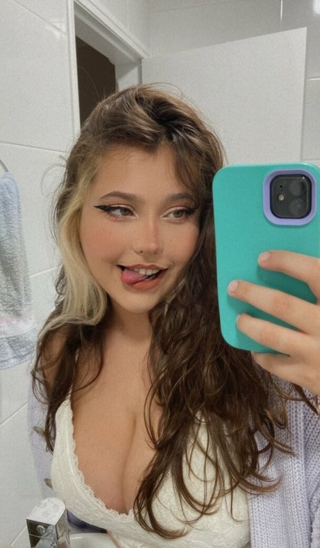 RED Mariana model nude images