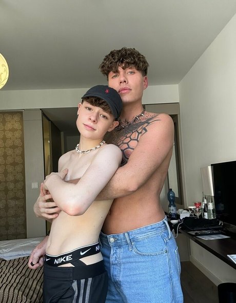 luistwinkyy pornstar hd photo