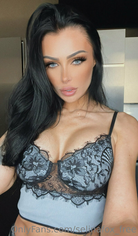 selinafox free beautiful actress picture