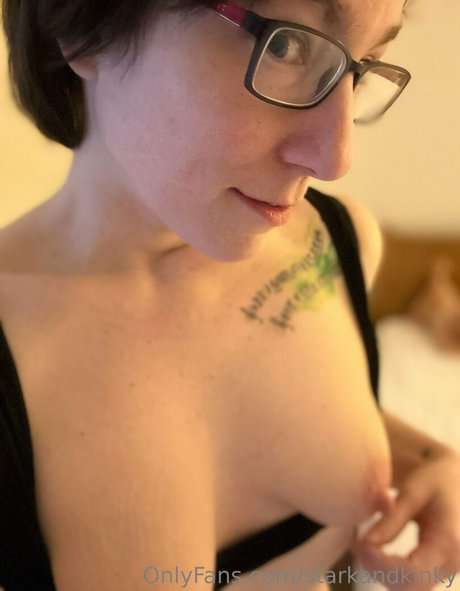 starkandkinky hot model photo