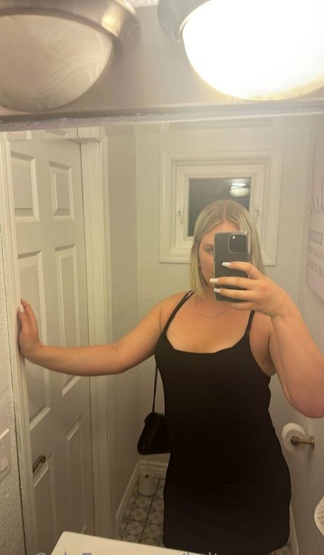 britneyevans hot actress pic