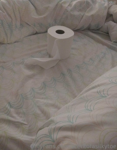 scentofasilkytoe model pictures