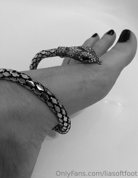 liasoftfoot model erotic gallery