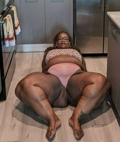 ms thickerthan model nudes photo