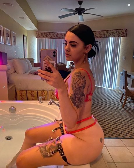 Trippyisme star nude pic