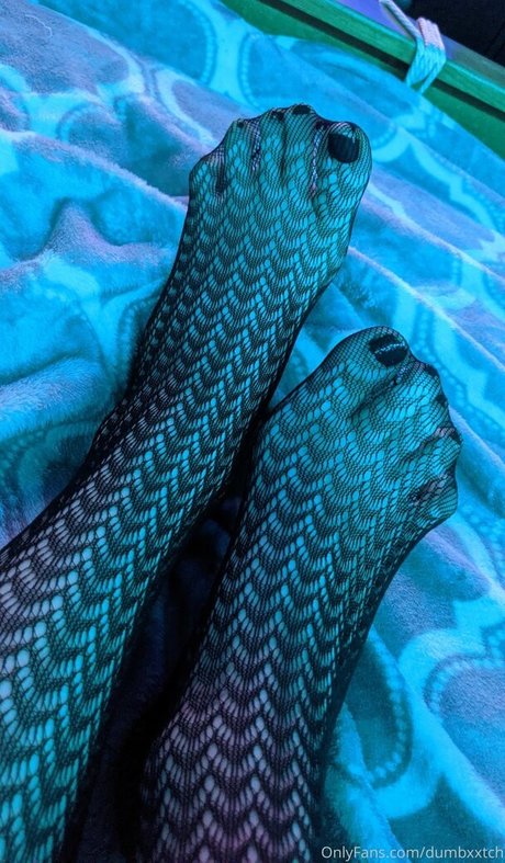 dumbxxtch model top picture