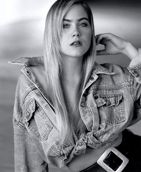 Christina Applegate pornstar photo