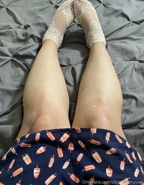 dizzykittenpaws model naked pic