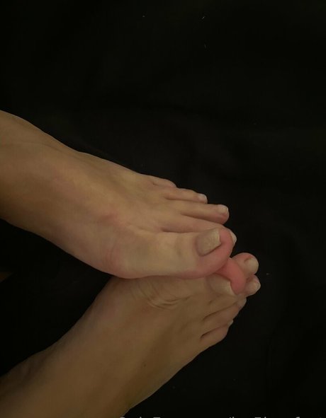 jes5icasfeet erotic model pic