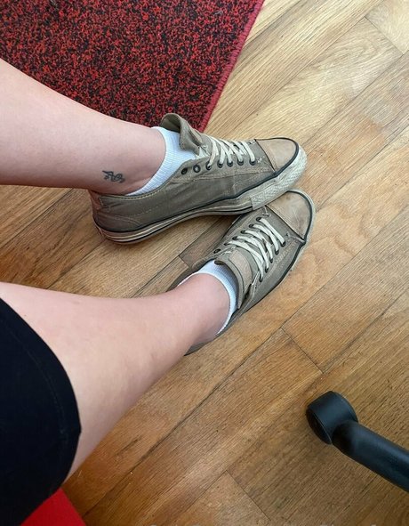 jes5icasfeet naked model photo