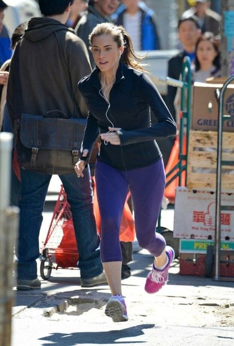 Allison Williams model nude images