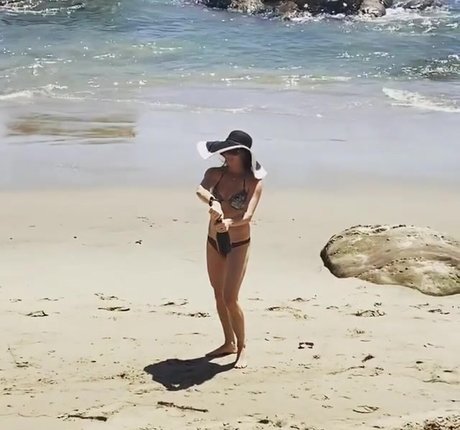 Courtnee Draper model hot pics