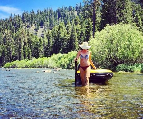 Courtnee Draper naked model image