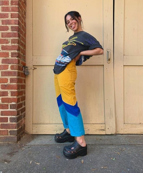 Alex Luciano sexy actress pictures