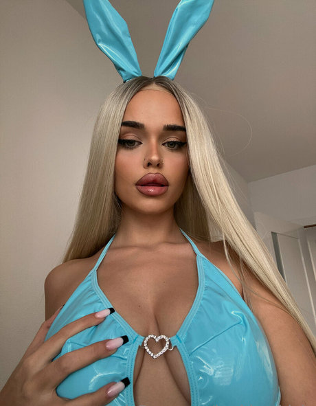 barbiefantasylucy naked star photos