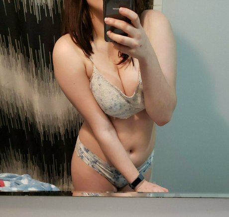 lle222 free actress galleries