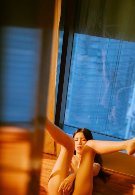 onlycarlyn star pornographic photos