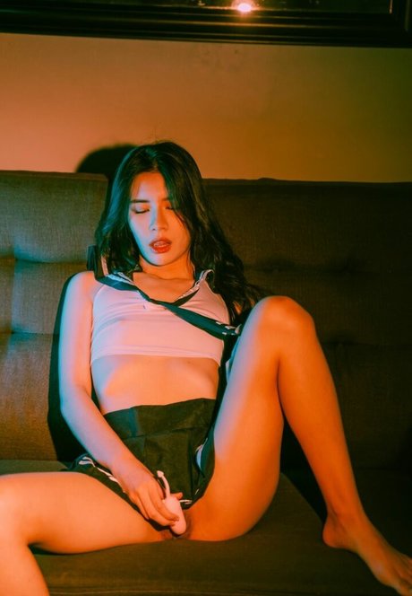 onlycarlyn sexy model photo