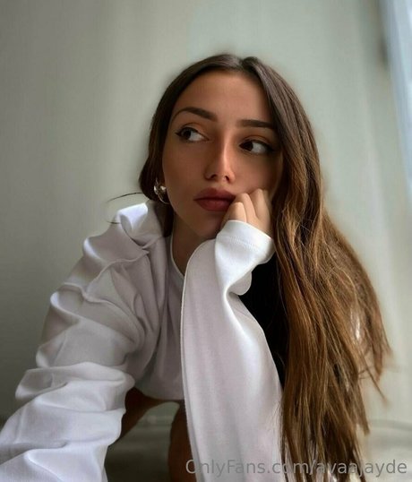 avaajayde perfect actress photos