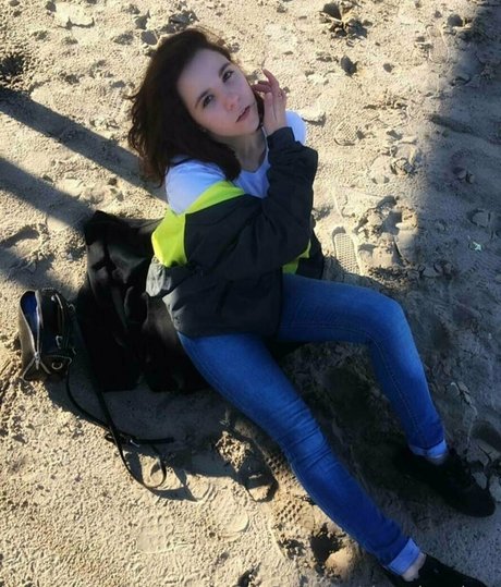 charming dora free model pictures