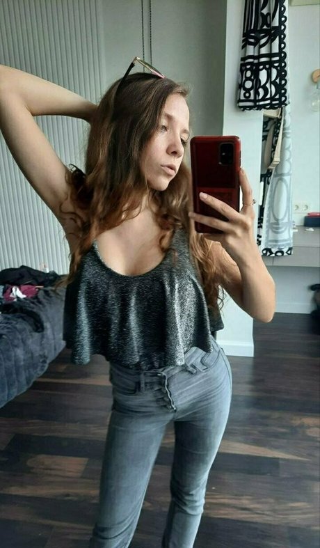 charming dora top actress galleries