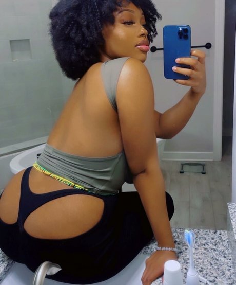 kcurieuse nude actress archive