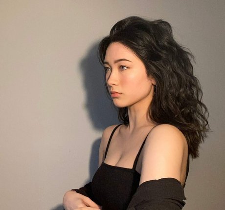 Kashaimi beautiful model photo