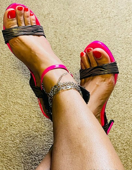 ohhhmyfeetz art model galleries