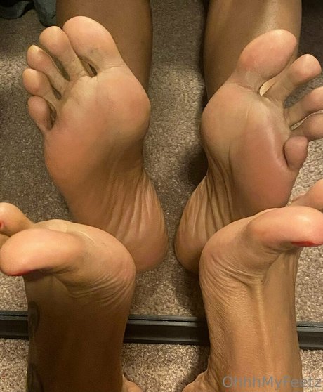 ohhhmyfeetz model naked photo