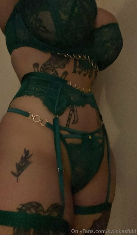 Kwickasfuki star naked photos