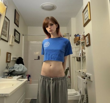 Daychain naked model pic