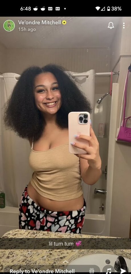 Veondre Mitchell hot star image