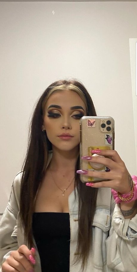 Badgirljayde art star img