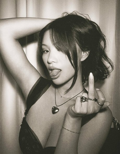 Sarah Cheung free pornstar pic