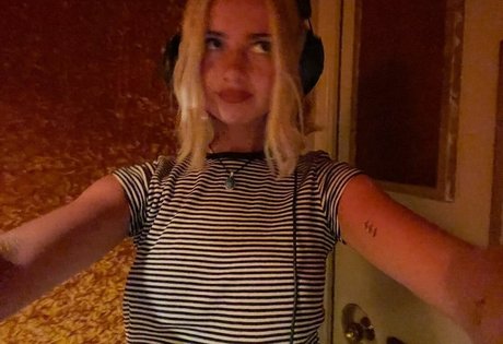 Claire Rosinkranz exclusive star pic