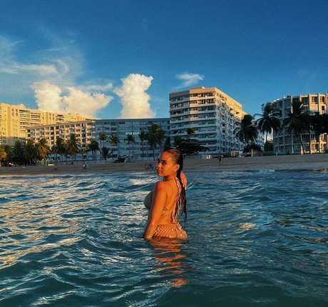 Madwavyy model porn pictures