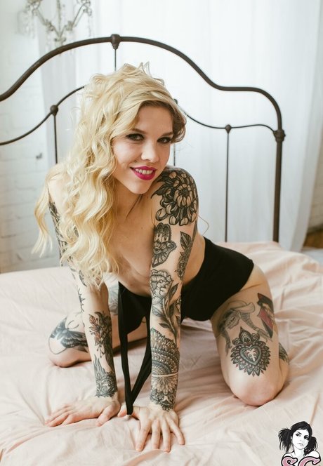 Auric model perfect archive