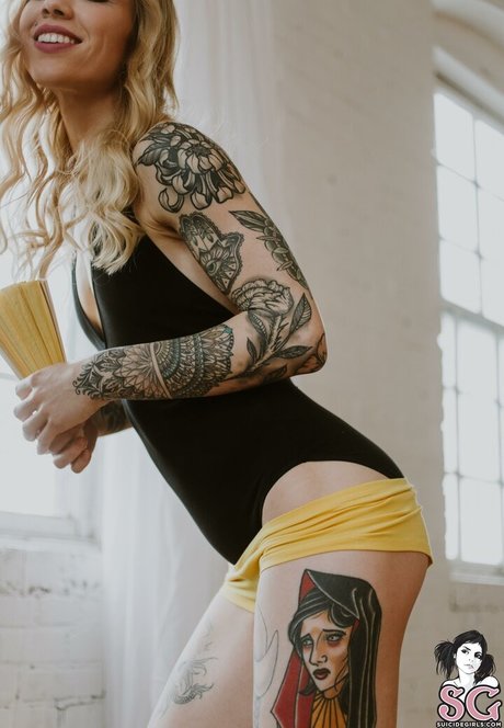 Auric nudes star archive