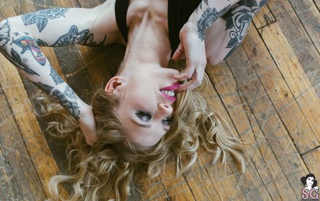 Auric perfect model photo