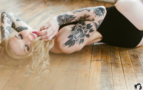 Auric nude model gallery