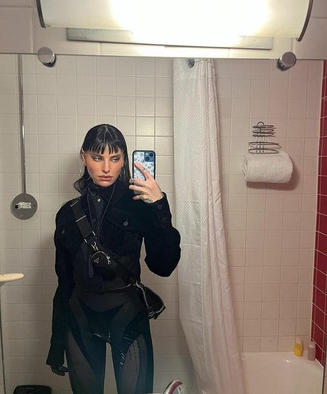 Lilith Czar model hd img