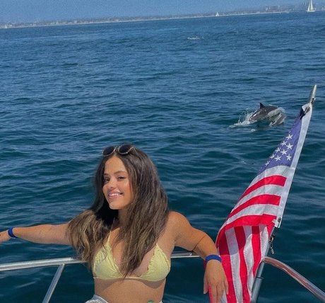 Sarah Jeffery nude model photos