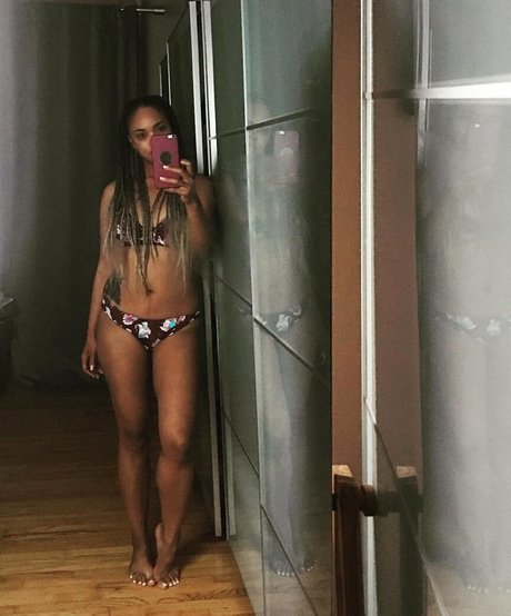 Sharon Leal pornstar hot picture